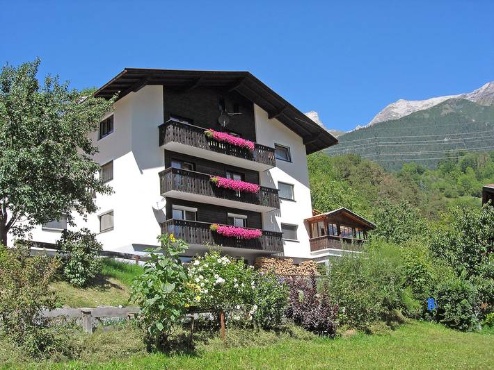 Ferienwohnung für 10 Personen, mit Balkon und Terrasse sowie Garten in Pians