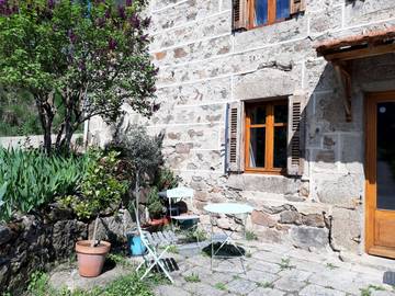 Gîte pour 10 personnes, avec jardin dans la Loire