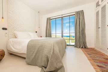 Villa for 10 People in Cala Tarida, Sant Josep de sa Talaia, Photo 1