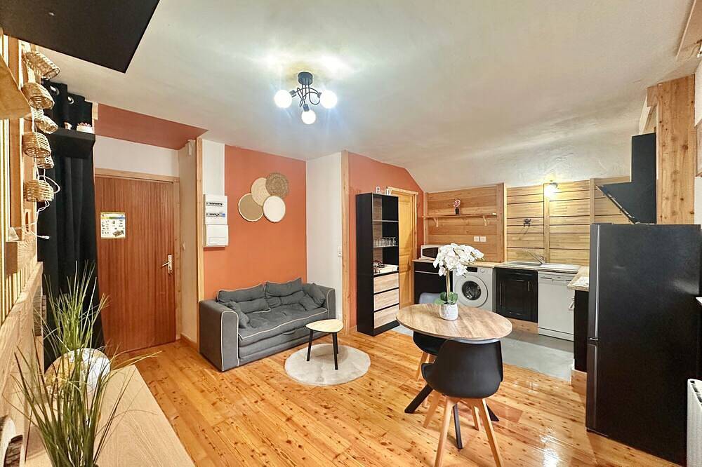 Entire apartment, “Petite Ours” Apartment with Mountain View, Shared Garden and Wi-Fi in Abriès-Ristolas, Queyras