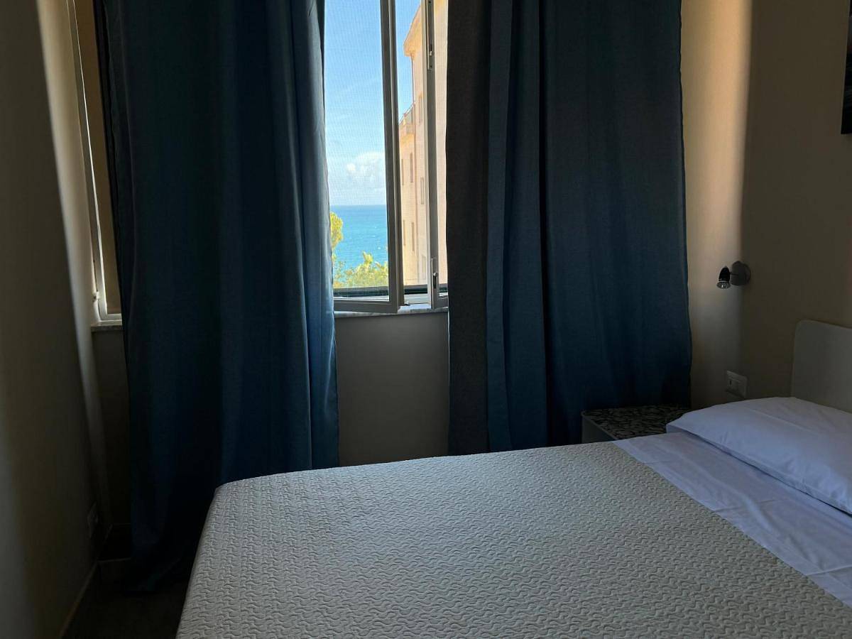 B&B Aria di Mare - Pollina Sicilia in Spiaggia allo Scoglio Grande, Pollina
