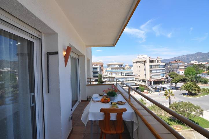 Gîte pour 4 personnes, avec piscine ainsi que terrasse et vue sur l’océan, animaux acceptés dans Platja Santa Margarita Rosas - 3
