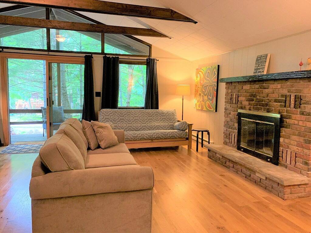 Pocono Cabin in Masthope Mountain Community in Masthope, Pike County