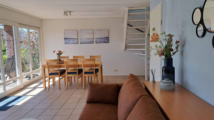 Komfortables 4-Personen Ferienhaus mit Balkon, Bad und Garten, in der Nähe von Leiden in Roelofarendsveen, Groene Hart