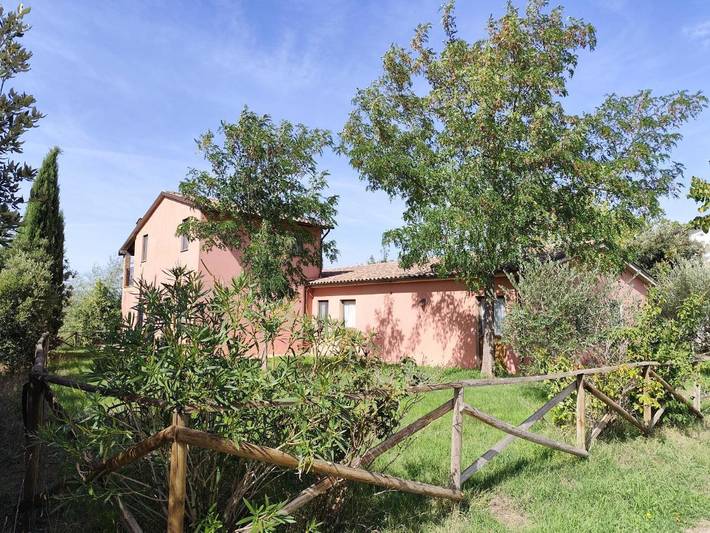 Agriturismo per 2 persone, con giardino, con animali domestici in Todi