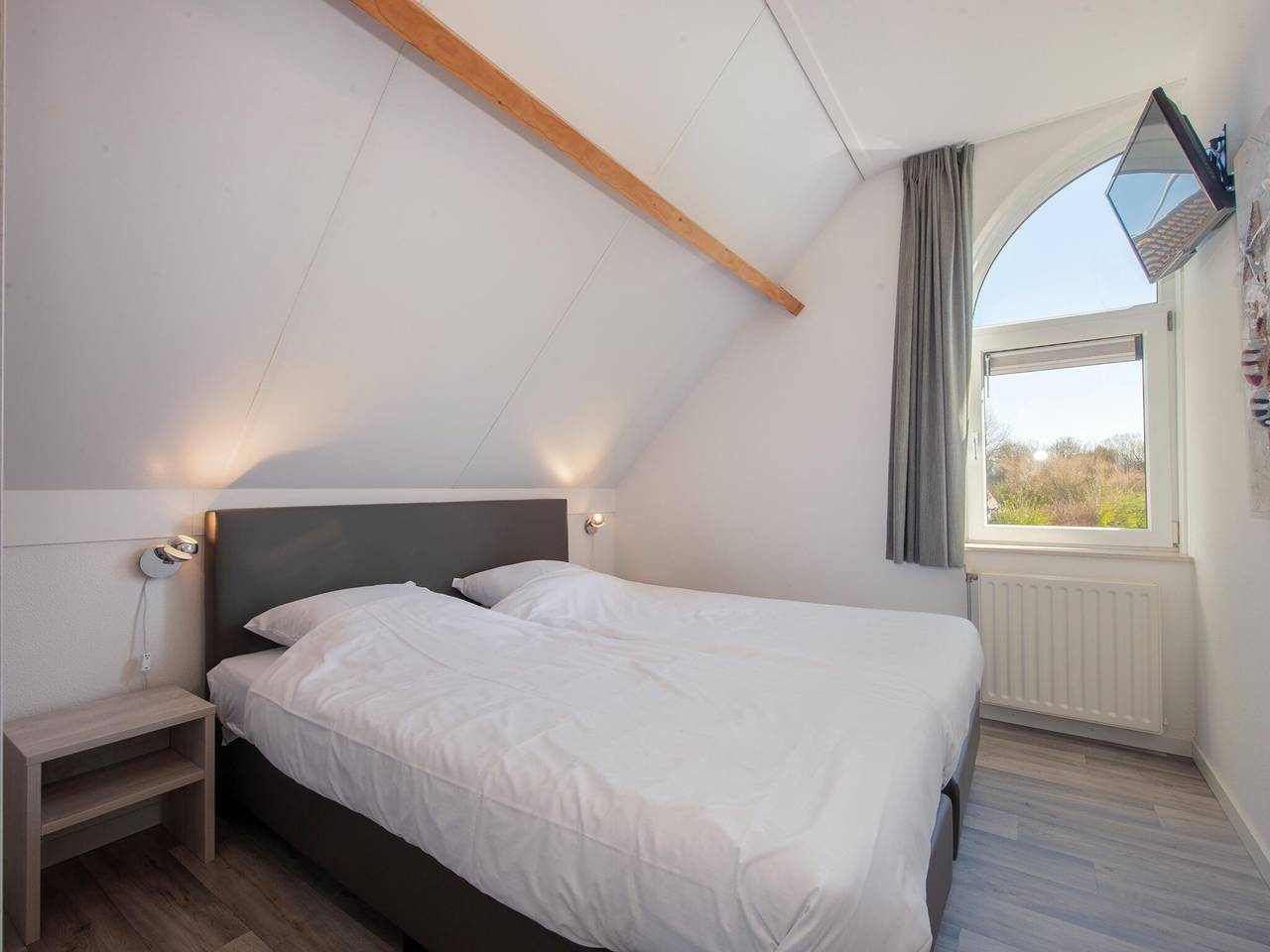 Holiday Home in Netherlands with Garden Terrace in De Banjaard, Kamperland