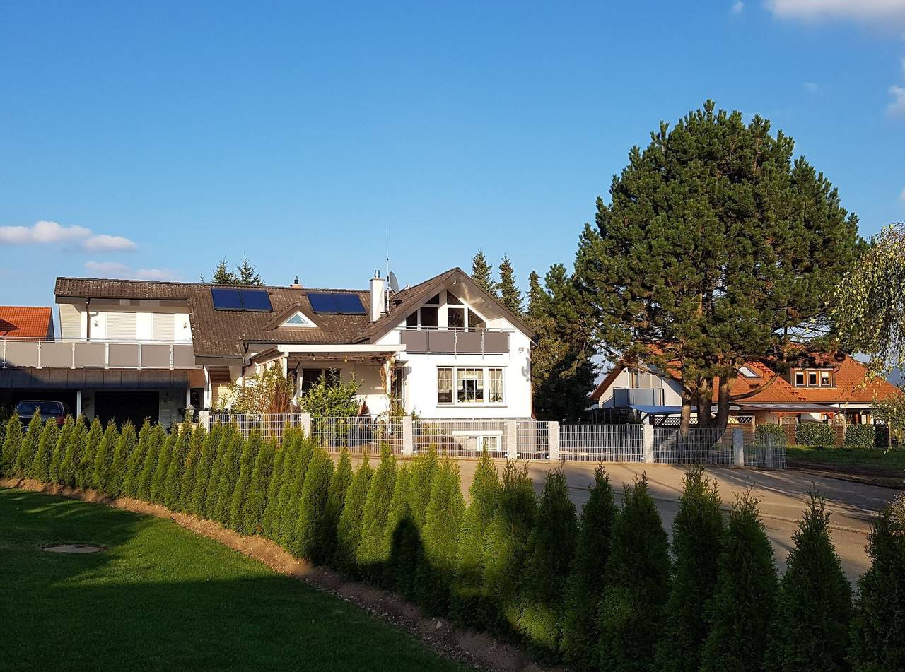 Ganze Wohnung, Ferienwohnung 'Lindengarten' mit Privatterrasse, Balkon und Wi-Fi in Ofterdingen, Neckar-Alb