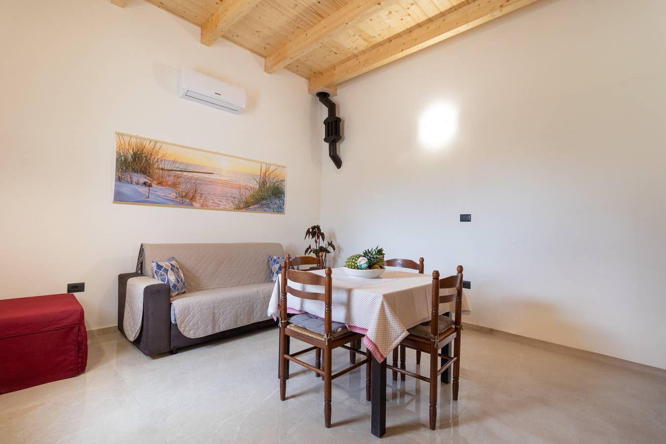 Entire apartment, Apartment 'Il Girasole' with Private Terrace, Wi-Fi and Air Conditioning in Nardò (municipality), Gulf of Taranto