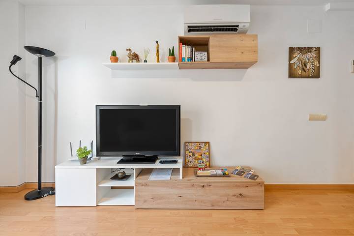 Apartamento entero, Apartamento 'Canana De Vega' con balcón, Wi-Fi y aire acondicionado in Flix, Tierras del Ebro