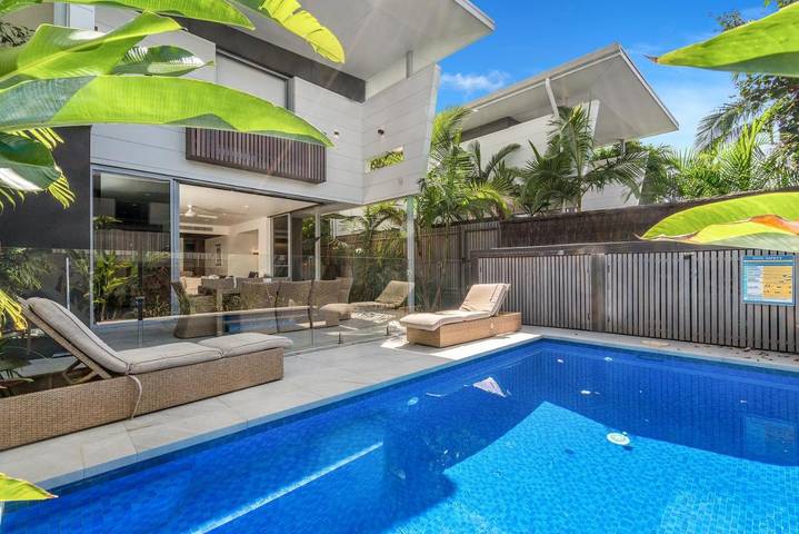Holiday home for 8 people, with pool and garden, with pets in Byron Bay