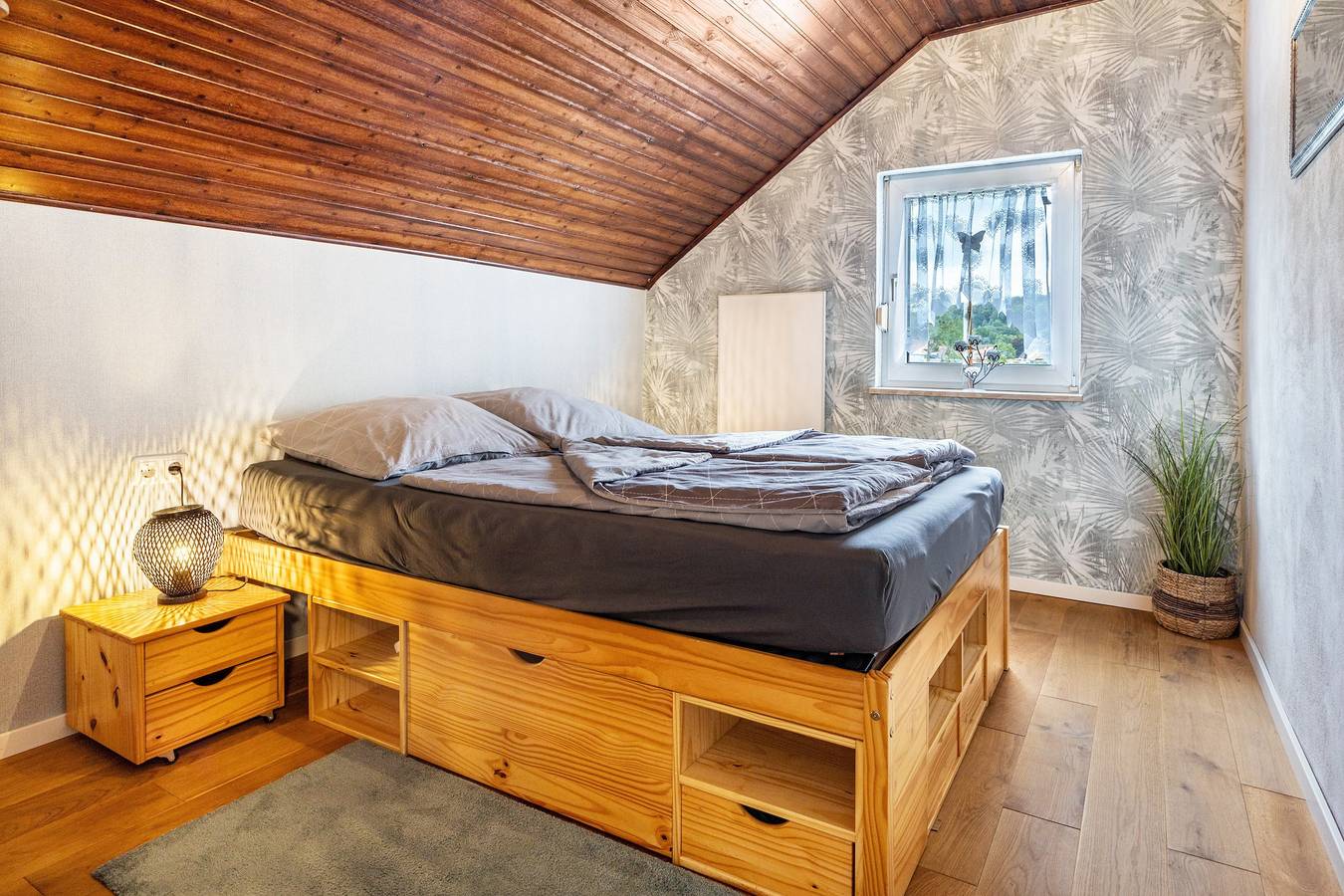 Ganze Wohnung, Ferienwohnung 'Mit Flair' mit Privatterrasse, Balkon und Wi-Fi in Trendelburg, Hessisches Bergland