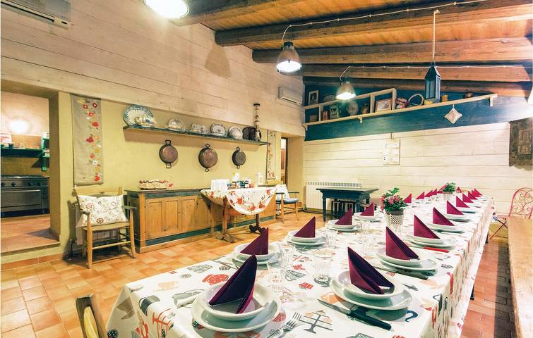 Casa vacanza per 27 persone con piscina in Apecchio, Valle del Metauro