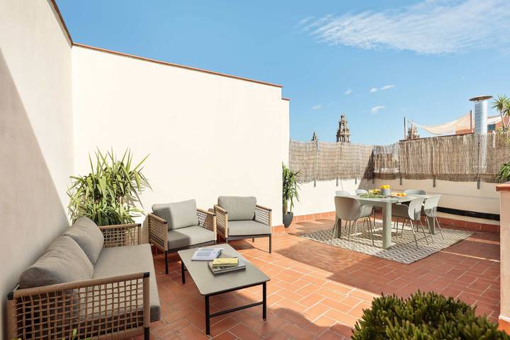 Ganze Wohnung, Ferienwohnung für 7 Personen mit Garten in Barcelona Zentrum, Barcelona