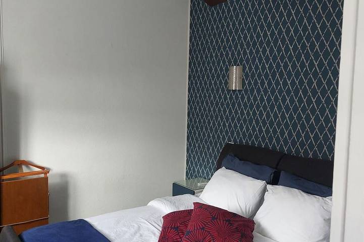 Ganze Wohnung, Apartment for 2 people in the heart of downtown Epernay- Champagne, in Épernay, Marne