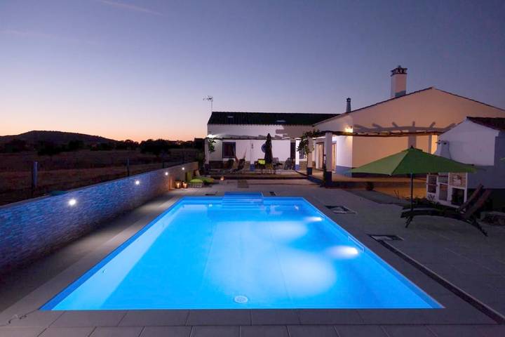 Gîte pour 12 personnes, avec piscine ainsi que vue et jardin à Reguengos de Monsaraz - 2