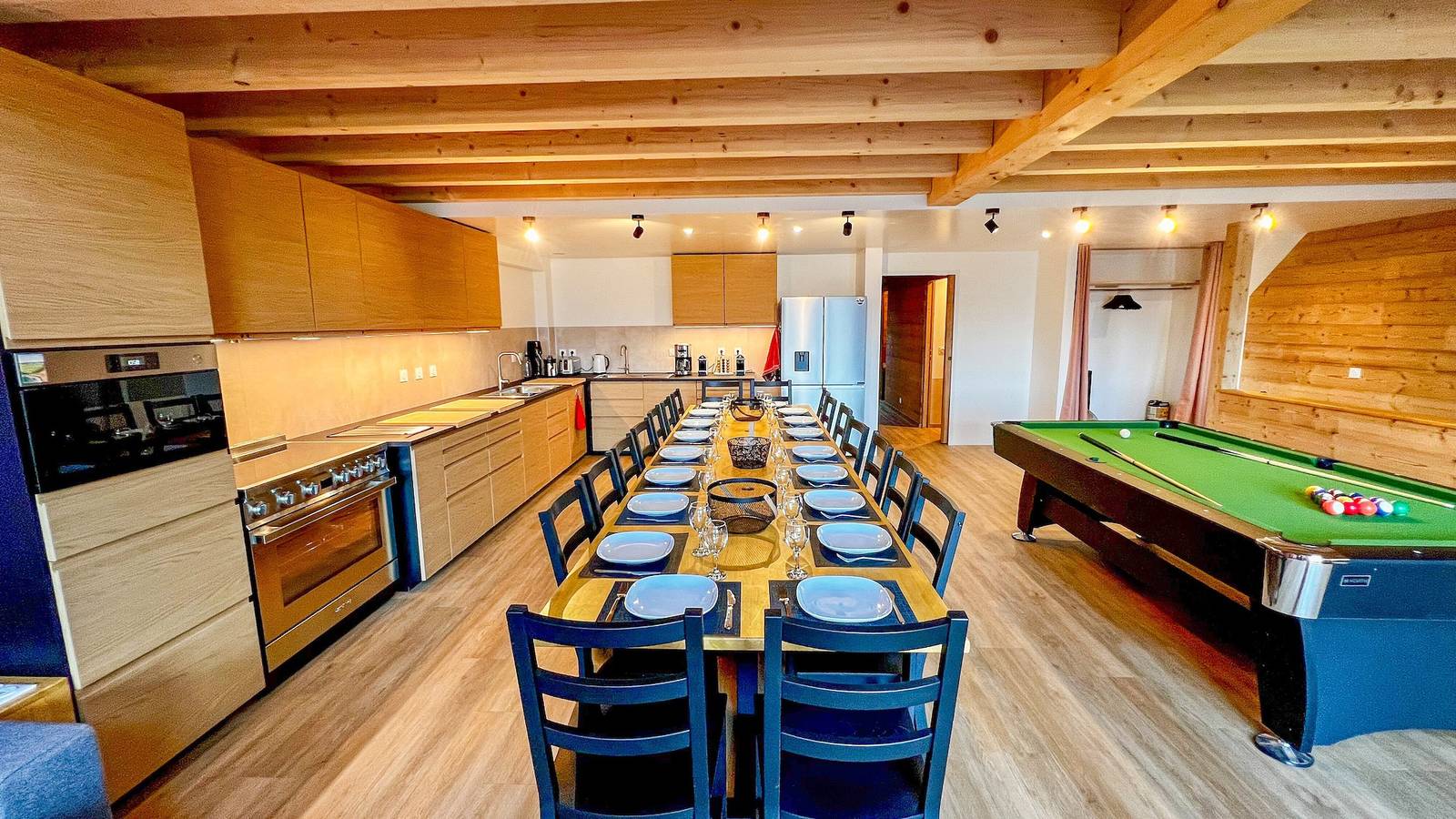 Chalet 'Quiétude, 17 Lits & Jacuzzi' with Mountain View, Shared Terrace and Wi-Fi in Font-Romeu-Odeillo-Via, Parc naturel régional des Pyrénées catalanes