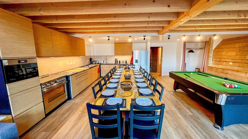 Chalet „Quiétude, 17 Betten & Whirlpool“ mit Bergblick, Terrasse & Wlan in Font-Romeu-Odeillo-Via, Parc naturel régional des Pyrénées catalanes