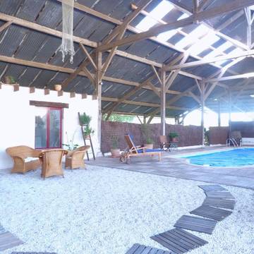 Location de vacances pour 6 personnes, avec jardin et piscine à La Boussac