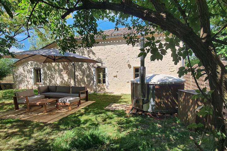 Ferienhaus für 10 Personen, mit Whirlpool und Garten sowie Terrasse - 1