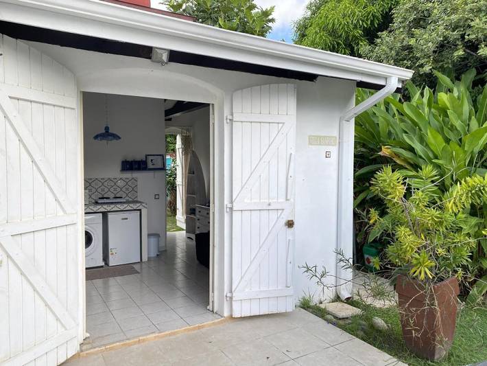 Gîte pour 2 personnes, avec terrasse ainsi que jacuzzi et piscine à Case-Pilote - 3