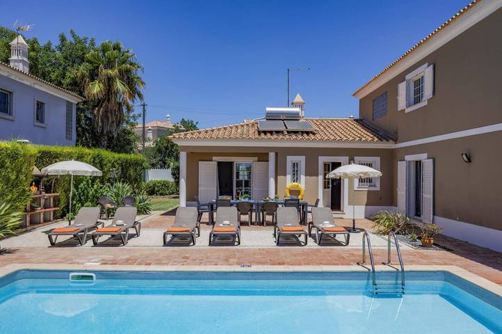 Location de vacances pour 8 personnes, avec jardin, adapté aux familles dans Almancil - 4