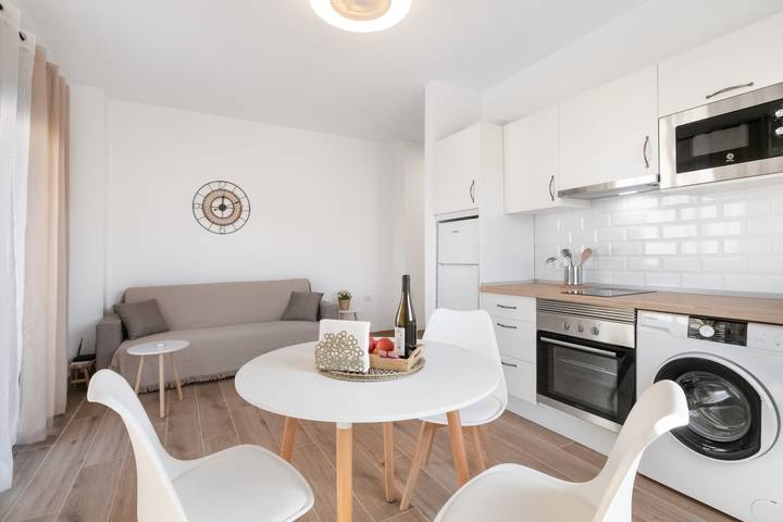 Entire apartment, Vacation 'Salitre' with Balcony and Wi-Fi in Las Eras, Fasnia