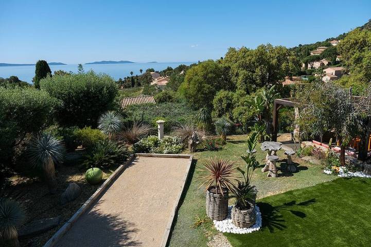 Magnifique Villa vue Mer, Piscine, 300m de la Plage, Bateau à moteur 12m , in Rayol-Canadel-sur-Mer, Parc national de Port-Cros
