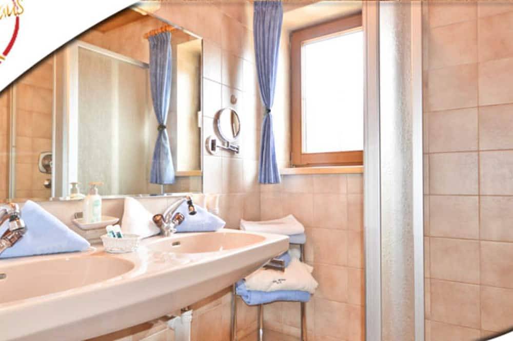 Geheel appartement, Appartement familie geen 5 -. Appartement Wöber in Tannheim, Allgäuer Alpen (Oostenrijk)