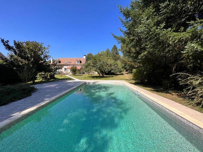 Location de vacances pour 8 personnes, avec piscine à Saint-Pardoux-l'Ortigier