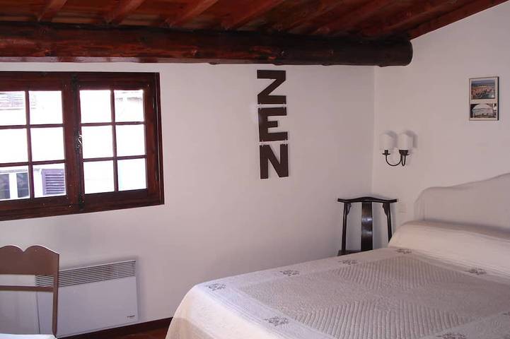 Appartement entier, Situé dans le vieil Antibes, à 2 pas des commerces, comprenant  2 à 3 couchages in Antibes, Côte méditerranéenne (France)