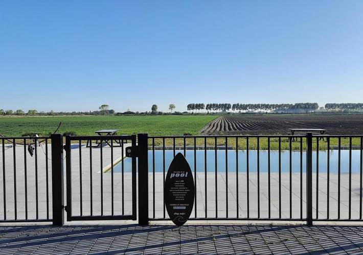 Ferienwohnung für 10 Personen, mit Terrasse und Garten sowie Pool in Groede