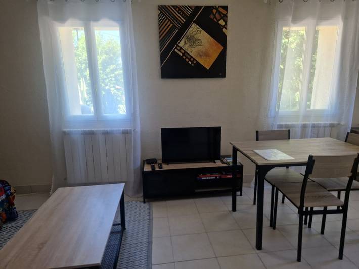 Entire studio, Holiday Home 'Mas Teranga in the Cévennes' with Shared Pool, Terrace and Wi-Fi in Saint-Privat-des-Vieux, Cévennes