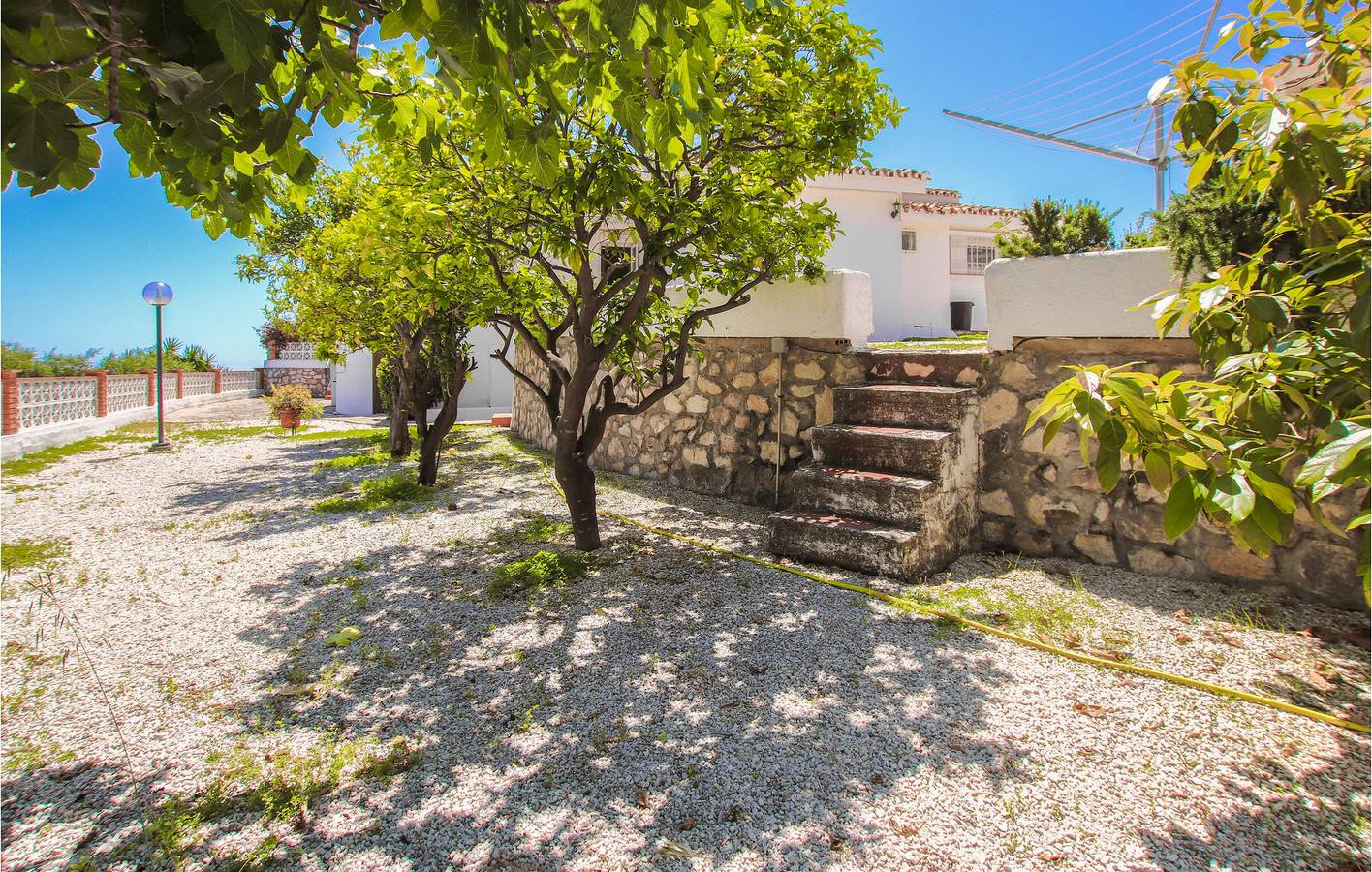 Retiro junto al mar con piscina, aparcamiento y terraza in Torremuelle, Benalmádena