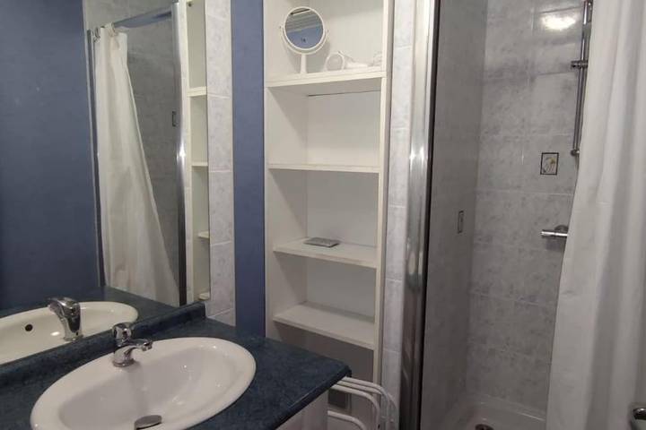 Gîte pour 8 personnes, avec terrasse et vue, animaux acceptés à La Malène - 3