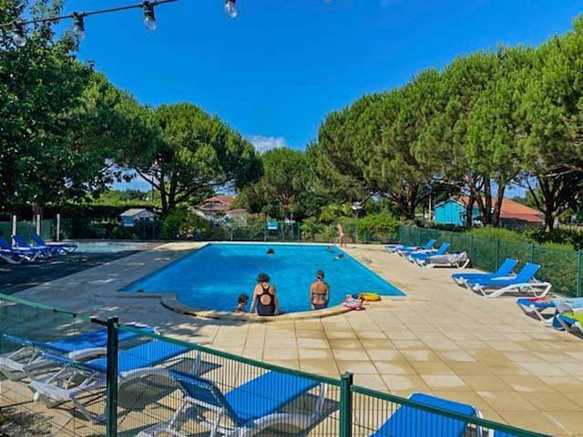 Camping pour 8 personnes, avec piscine, animaux acceptés