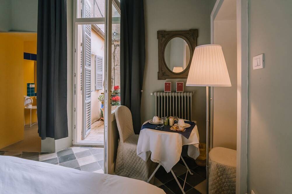 Room at Palazzo, terrace, historical center, 7 km from beaches. in Fermo (Village), Fermo