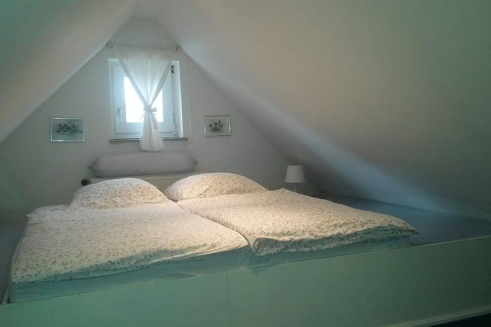 Ganze Wohnung, Verkehrsgünstige Ferienwohnung im grünen Teil von Berlin in Berlin Wilhelmstadt, Berlin