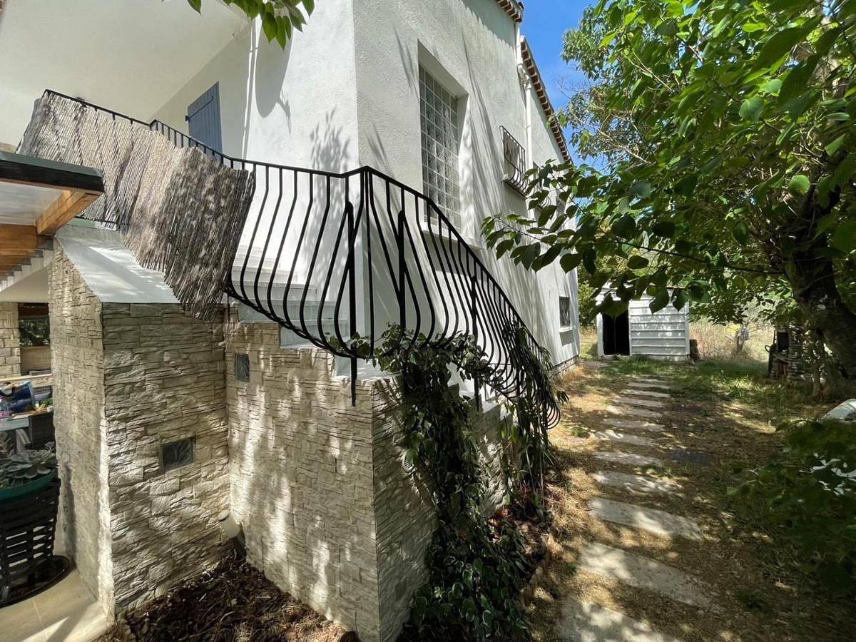 Maison blanche in Signes, Côte méditerranéenne (France)