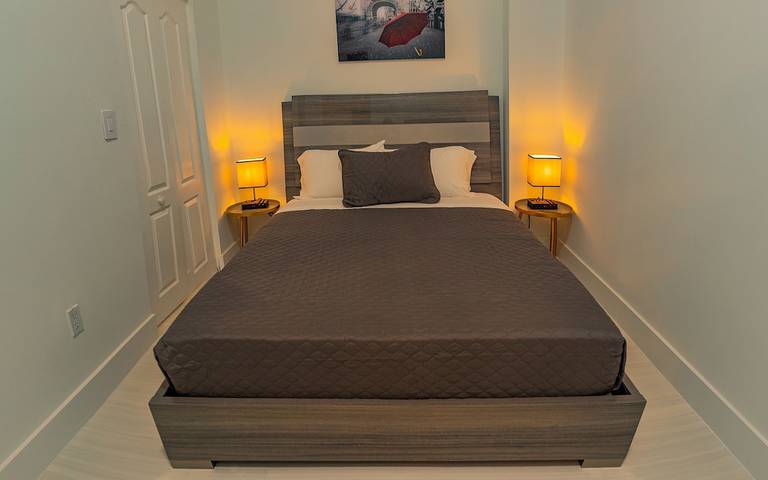 Vacation rental for 10 people, with yard and sauna in Miami