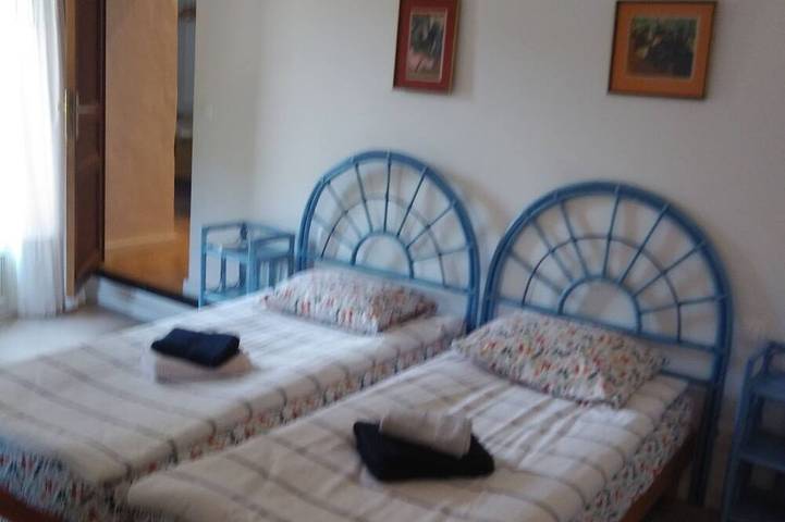 Gîte pour 7 personnes, avec jardin à Reynès - 4