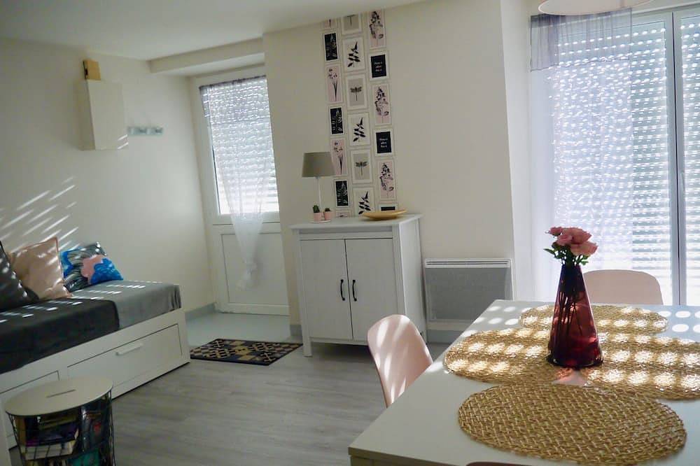 Appartement entier, Studio 4 Personnes Avec Terrasse Et Grand Jardin in Port Navalo, Arzon