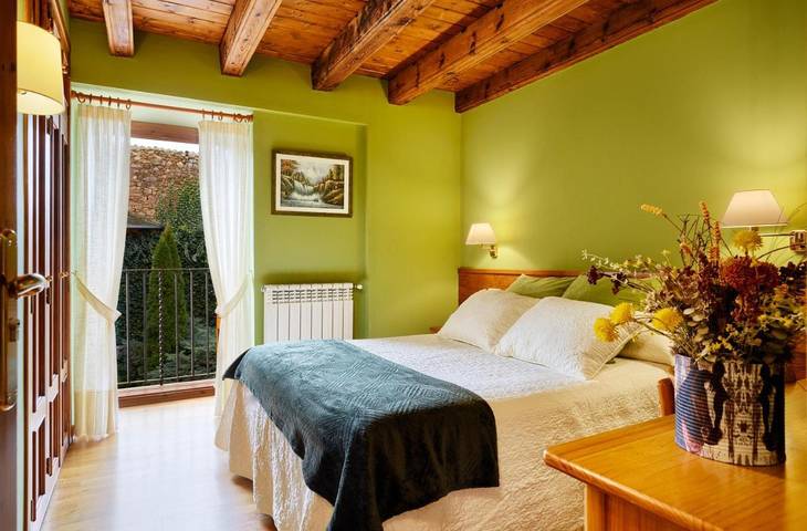 Casa rural para 4 personas, con jardín además de terraza y piscina en Cataluña - 3