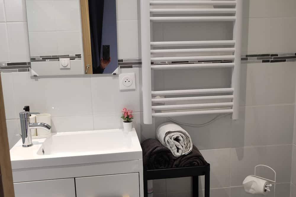 Apartamento entero, L'escale Cdg Airport Parc Astérix in Louvres, Valle del Oise