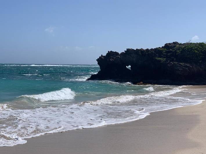 Location de vacances pour 2 personnes, avec vue ainsi que piscine et jardin dans Plage du Grand Macabou - 3