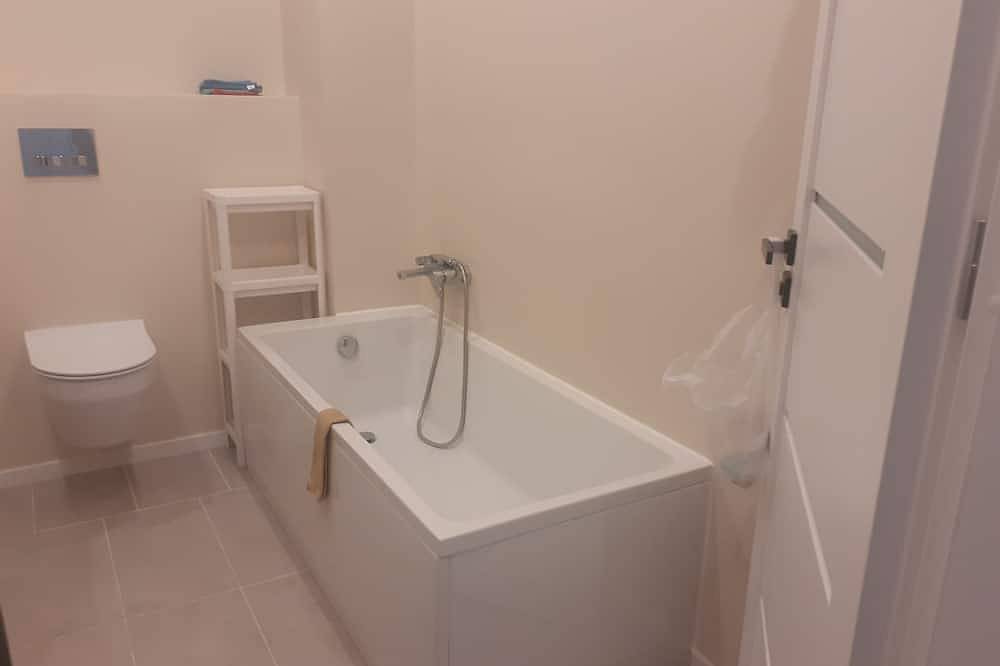 Ganze Wohnung, Beautiful apartment 20 minutes from downtown with a parking space in Białołęka, Warschau