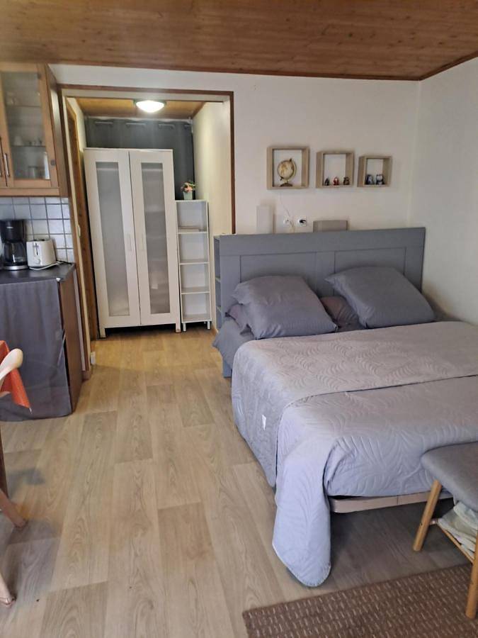 Gîte pour 2 personnes, avec terrasse à Engins