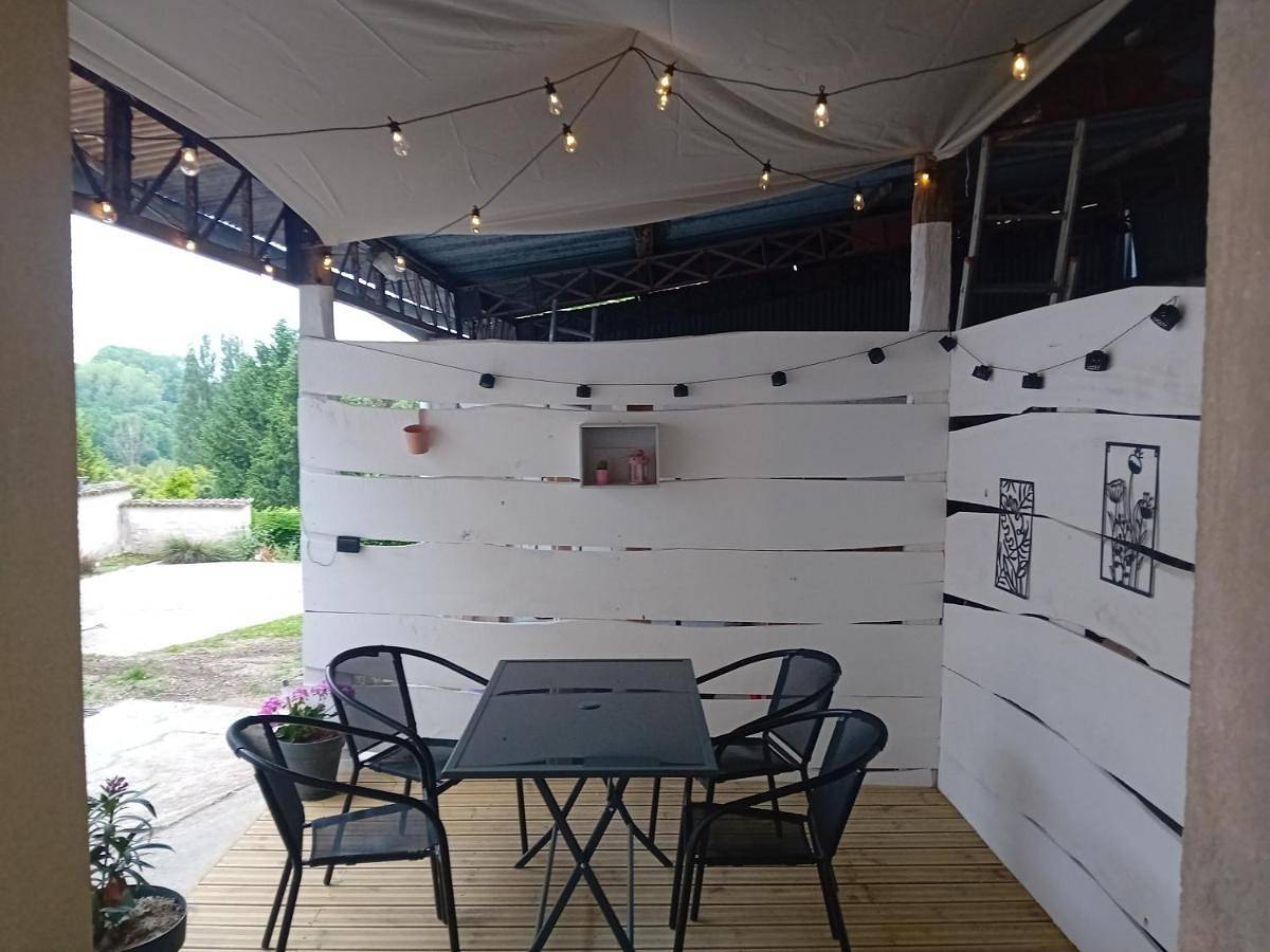 Charmant studio rénové au calme avec terrasse - Proche Futuroscope in Chenevelles, Vienne (France)