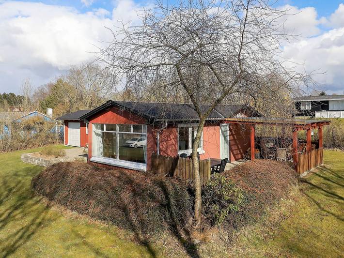 Ferienhaus für 6 Personen, mit Terrasse und Garten in Hvalpsund