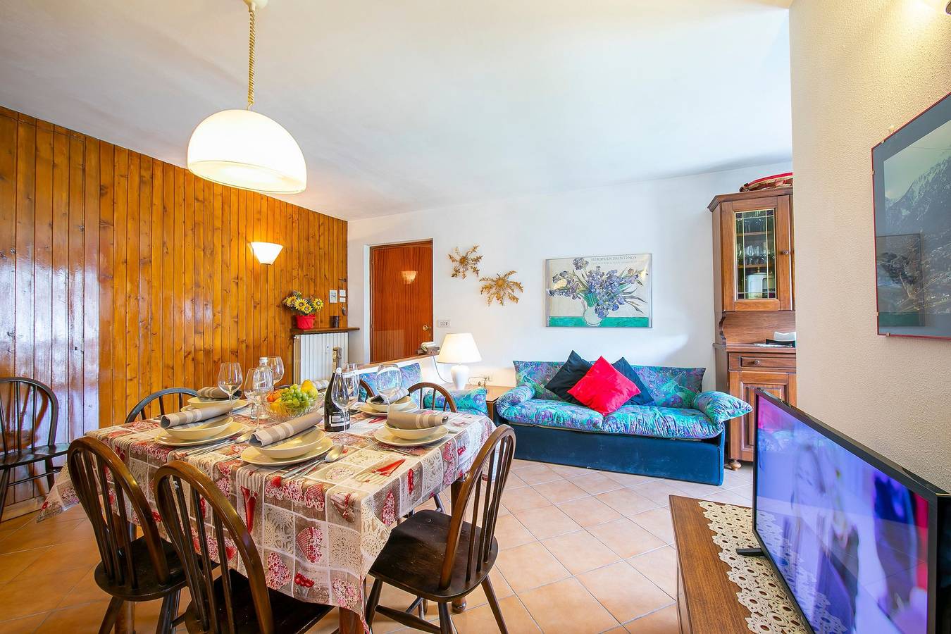 Entire apartment, Bramé La Fam 32 (few steps from skiing) in Bardonecchia, Turin Province