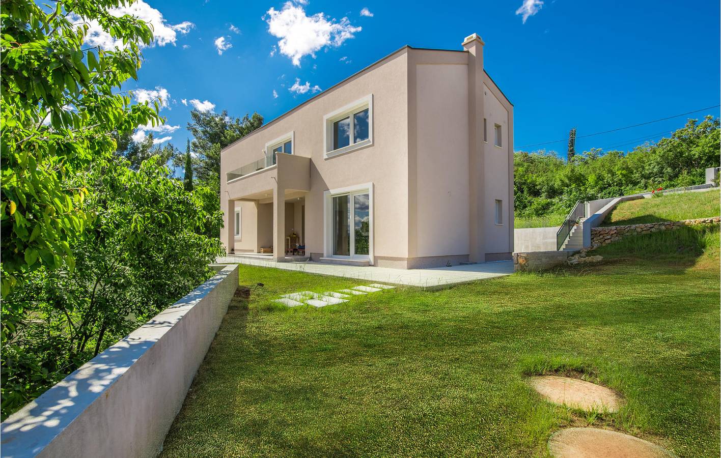 Charmante 2-Zimmer-Wohnung mit Pool, WLAN und Parkplatz in der Nähe des Stadtzentrums in Krk Stadt, Krk